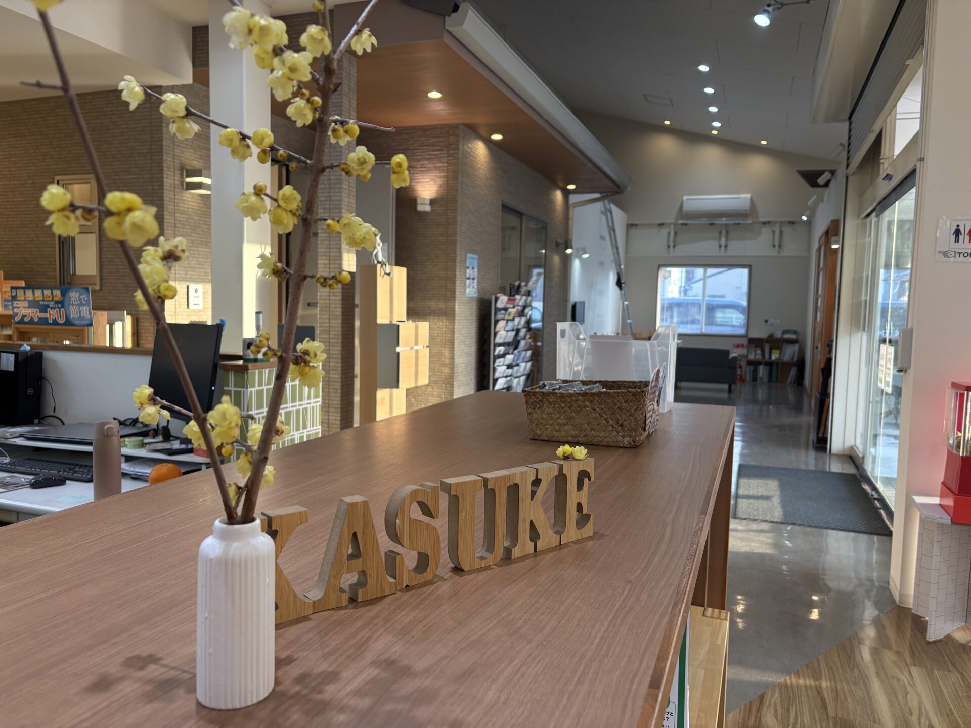 お客様から蝋梅をいただきました🌸