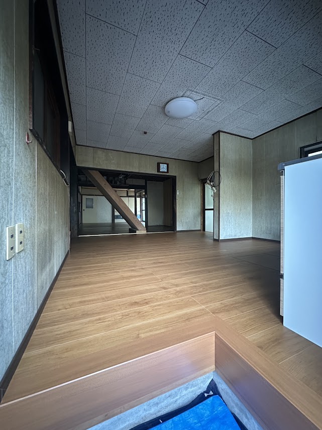 笠岡市｜床がきれいになって安心！ご家族が集う空間へ