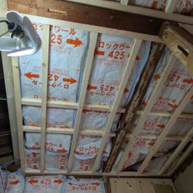 断熱材を施工しました。