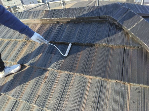 屋根塗装　下塗りの様子をご紹介します！