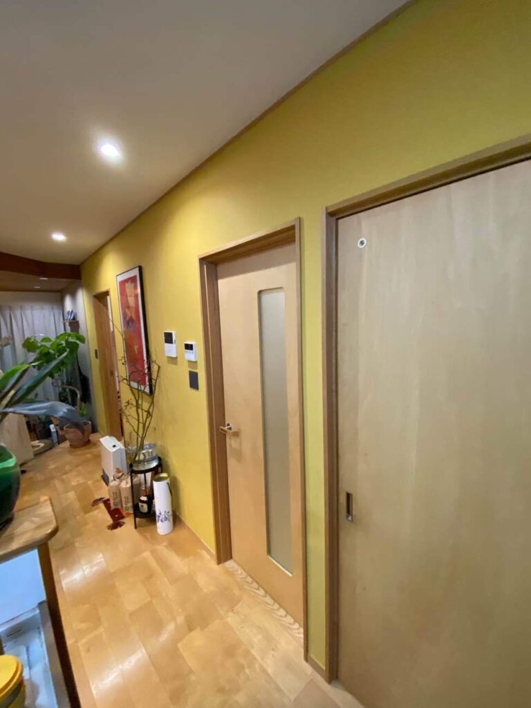 岡山市 | おしゃれな空間へ一新！アクセントクロスとアートが映えるお部屋に