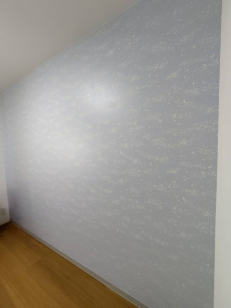 総社市｜成長に合わせて部屋を仕切る。蓄光クロスが光る、遊び心たっぷりの子供部屋づくり