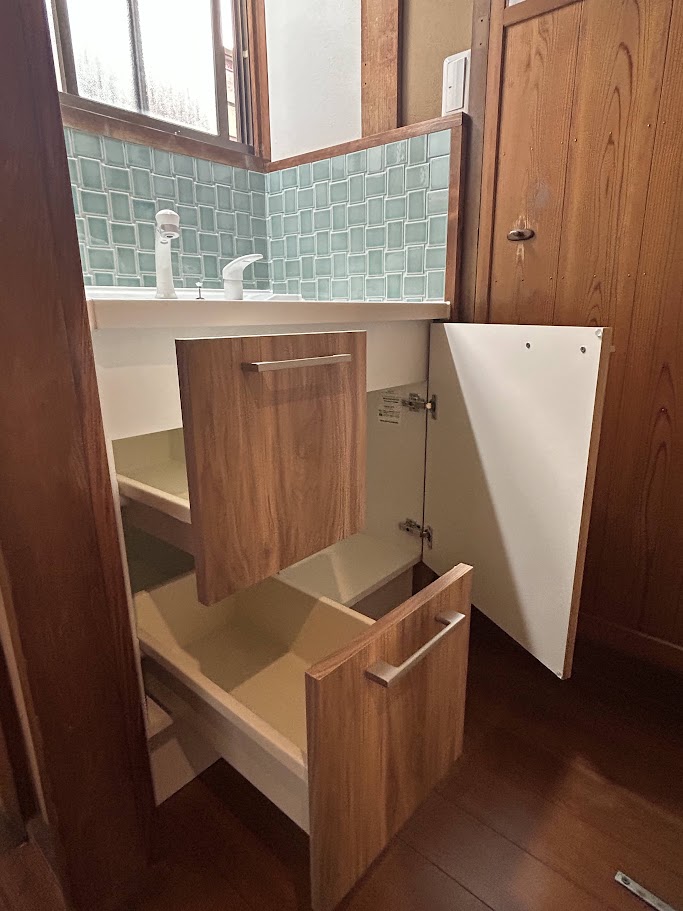 倉敷市 | 化粧台の下台の更新で、収納量・清掃性が格段にアップしました！