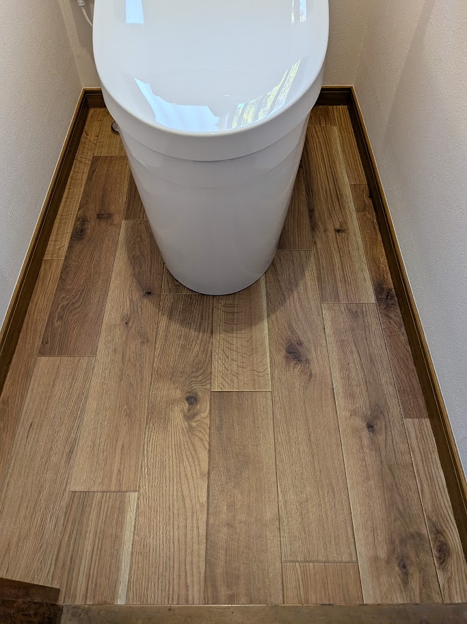 倉敷市 | 内装と設備の更新で、明るいトイレ空間になりました！