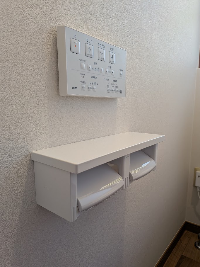 倉敷市 | 内装と設備の更新で、明るいトイレ空間になりました！