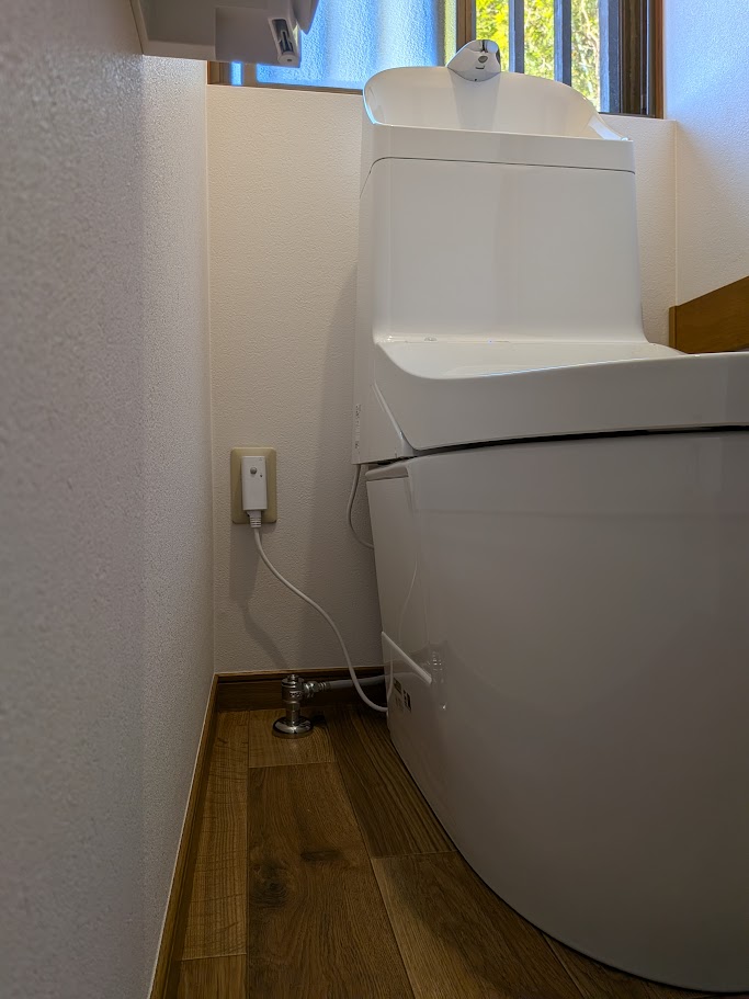 倉敷市 | 内装と設備の更新で、明るいトイレ空間になりました！