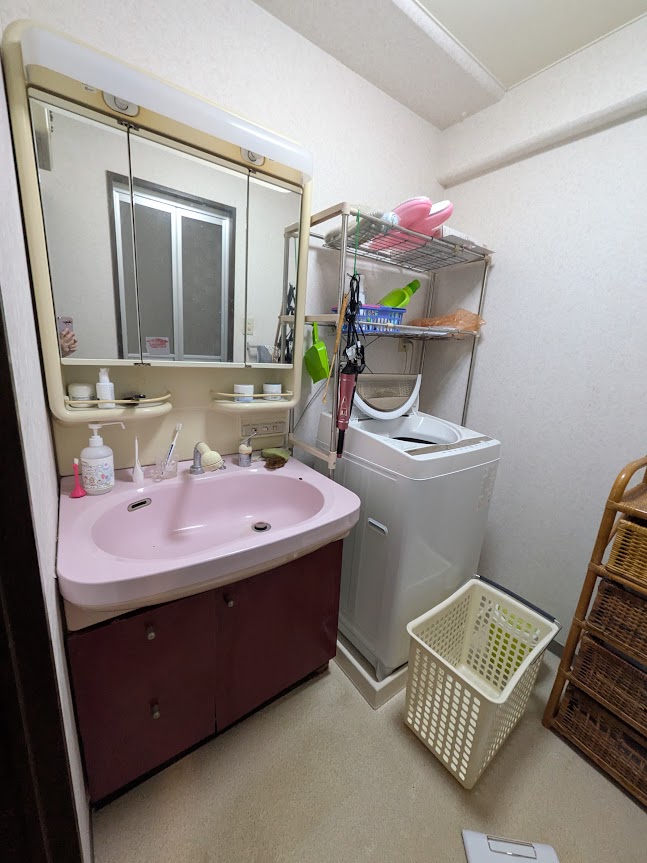 岡山市│洗面化粧台交換と内装リフレッシュ。わずか1日でお気に入りの空間へ!