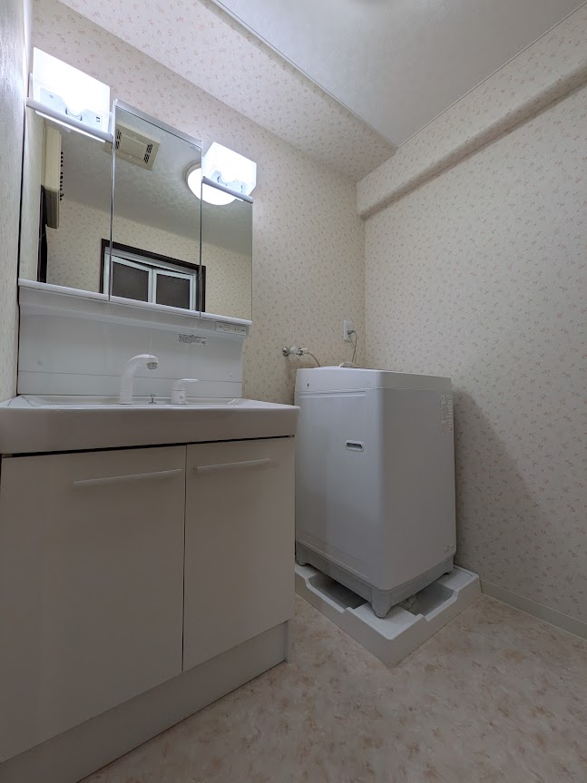 岡山市│洗面化粧台交換と内装リフレッシュ。わずか1日でお気に入りの空間へ！