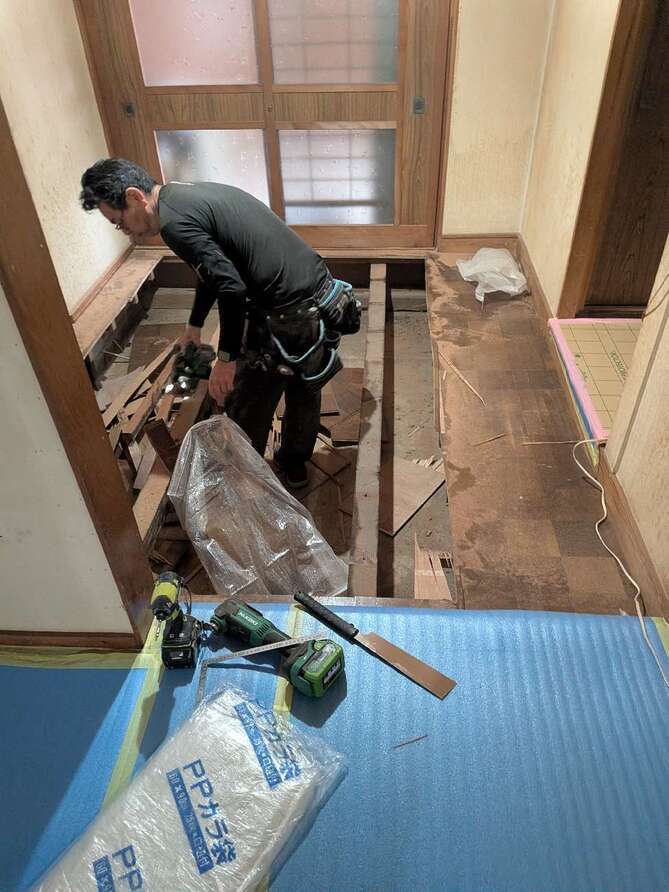 倉敷市 |床のフワフワ解消&クロス貼替で、安心でパッと明るい空間へ!