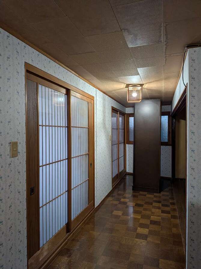 倉敷市 |床のフワフワ解消＆クロス貼替で、安心でパッと明るい空間へ！