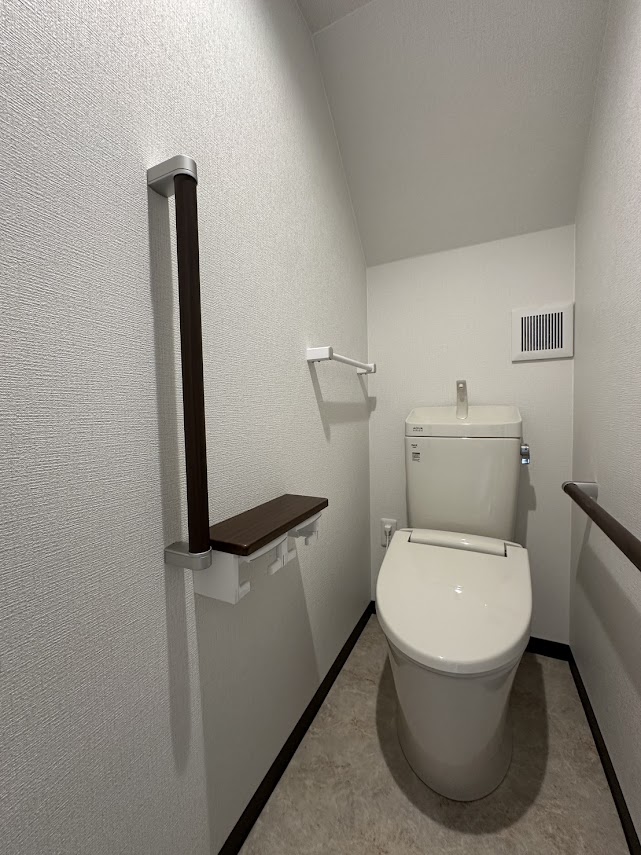 笠岡市｜階段下を有効活用！三世帯同居を快適にするトイレ増設工事