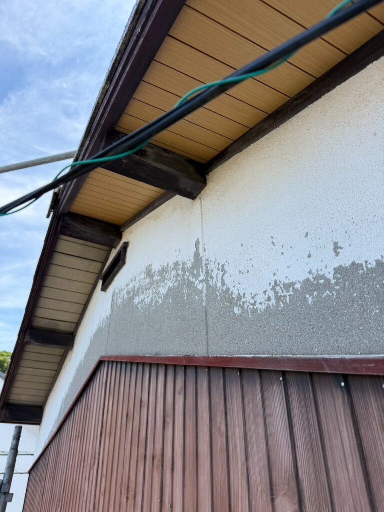 倉敷市 | 長雨や突風で崩れた軒天を部分的に補修しました!