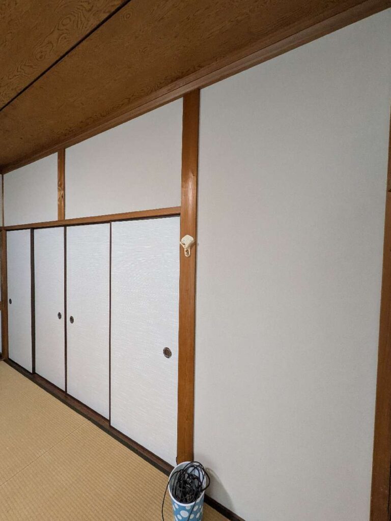 倉敷市 | 土壁の塗り替えで、奥まった配置のお部屋も明るい空間になります！