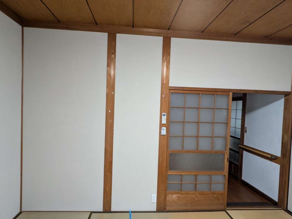 倉敷市 | 土壁の塗り替えで、奥まった配置のお部屋も明るい空間になります！