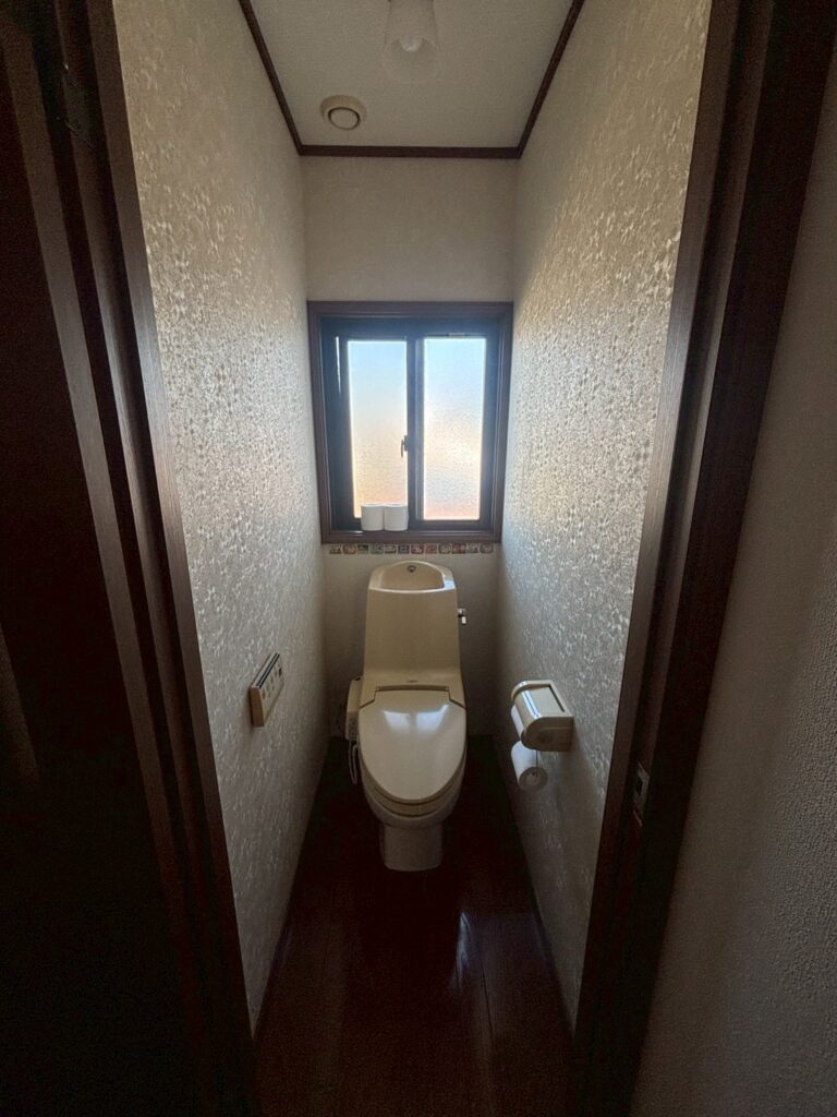 倉敷市|【トイレ工事】アクセントで素敵な空間になりました!