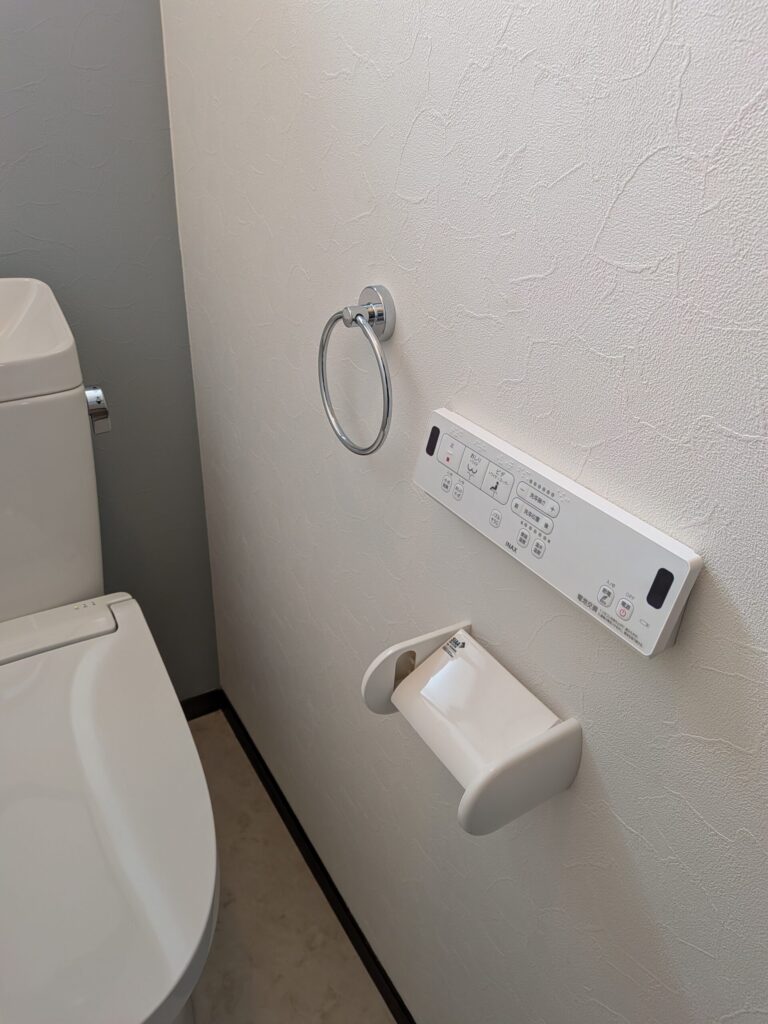 倉敷市|トイレ交換＋アクセントクロスでトイレ空間を一新！
