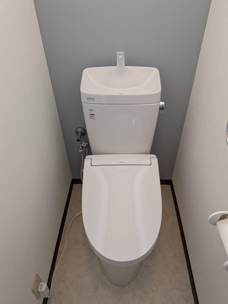 倉敷市|トイレ交換＋アクセントクロスでトイレ空間を一新！