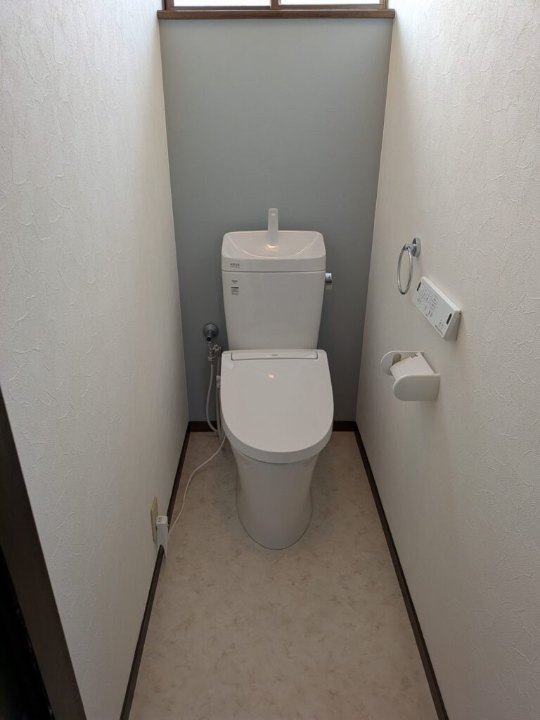 倉敷市|トイレ交換＋アクセントクロスでトイレ空間を一新！