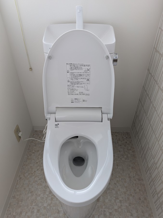 倉敷市 |お子様の成長に合わせて「開かずの扉」だった2階トイレを一新！階段もまるで新築のように