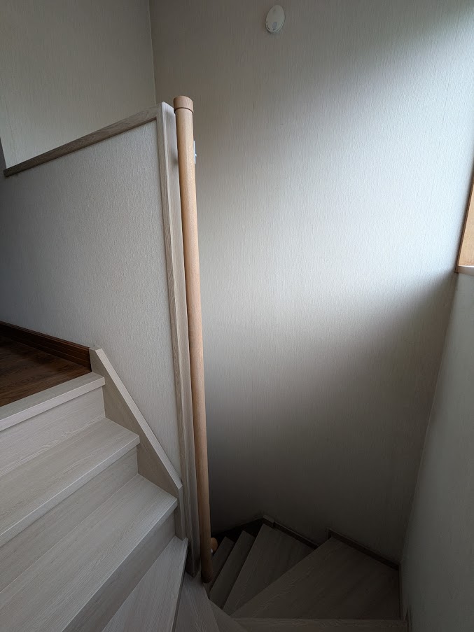 倉敷市 |お子様の成長に合わせて「開かずの扉」だった2階トイレを一新！階段もまるで新築のように