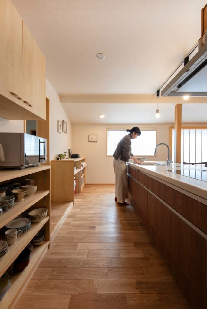 岡山市│縁側を取り込んだ光のLDKと趣味を愉しむ土間。記憶を継承し世代を繋ぐ家