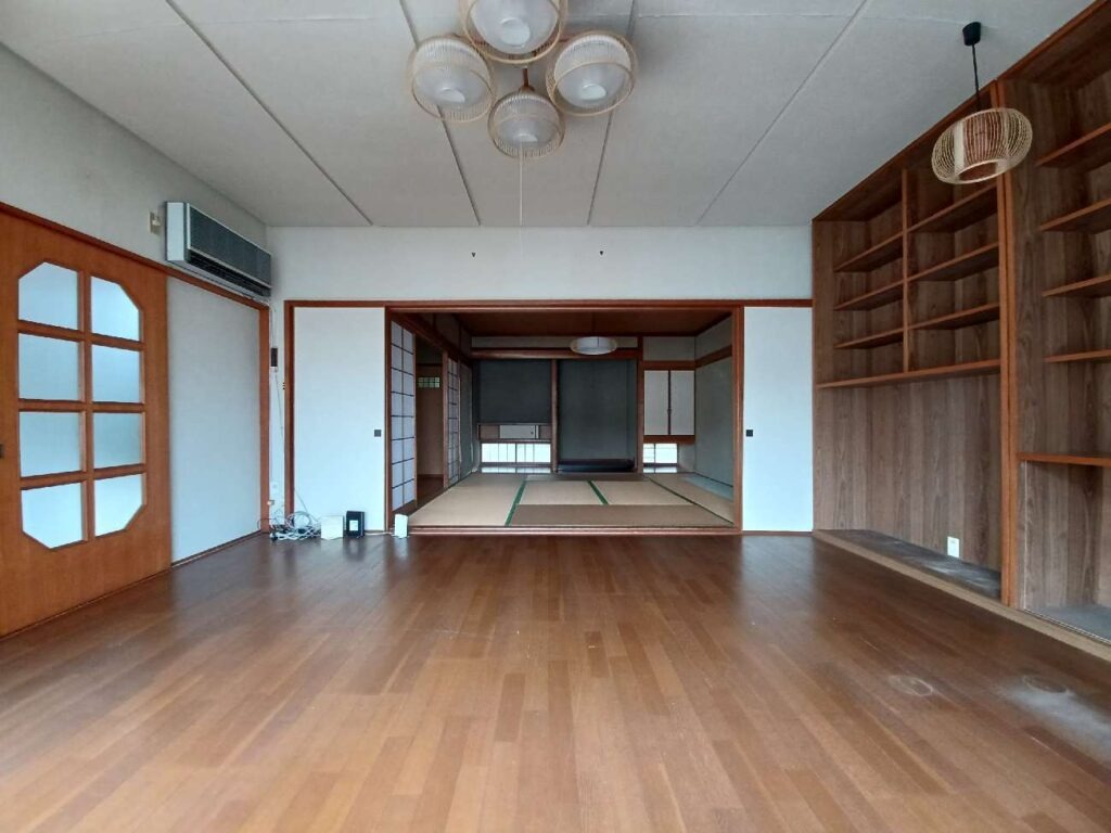 岡山市│縁側を取り込んだ光のLDKと趣味を愉しむ土間。記憶を継承し世代を繋ぐ家