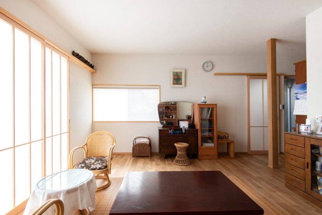 岡山市│縁側を取り込んだ光のLDKと趣味を愉しむ土間。記憶を継承し世代を繋ぐ家