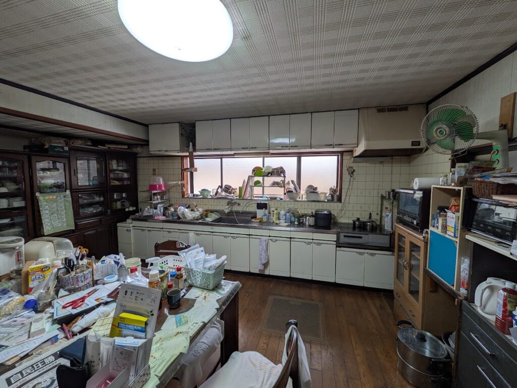 総社市 | お父様の想いを引き継ぎながら、40年の時を経て最新の対面キッチンへ大改造！