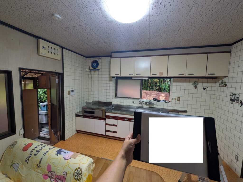 笠岡市 | 展示品キッチンで賢くリニューアル!内装もリセットし、奥様好みの「ホワイトインテリア」へ大改造