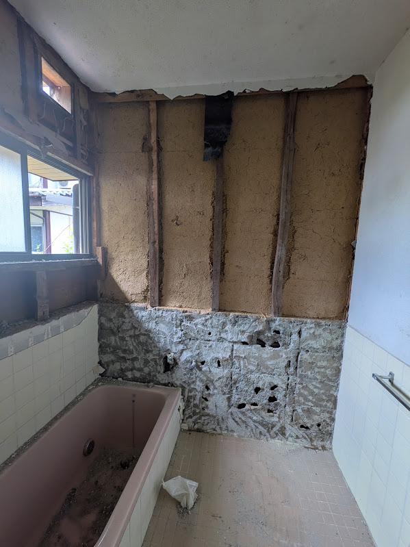 笠岡市|こだわりの黄色が素敵な洗面所!引き戸とホーロー設備で使い勝手抜群の水回りへ